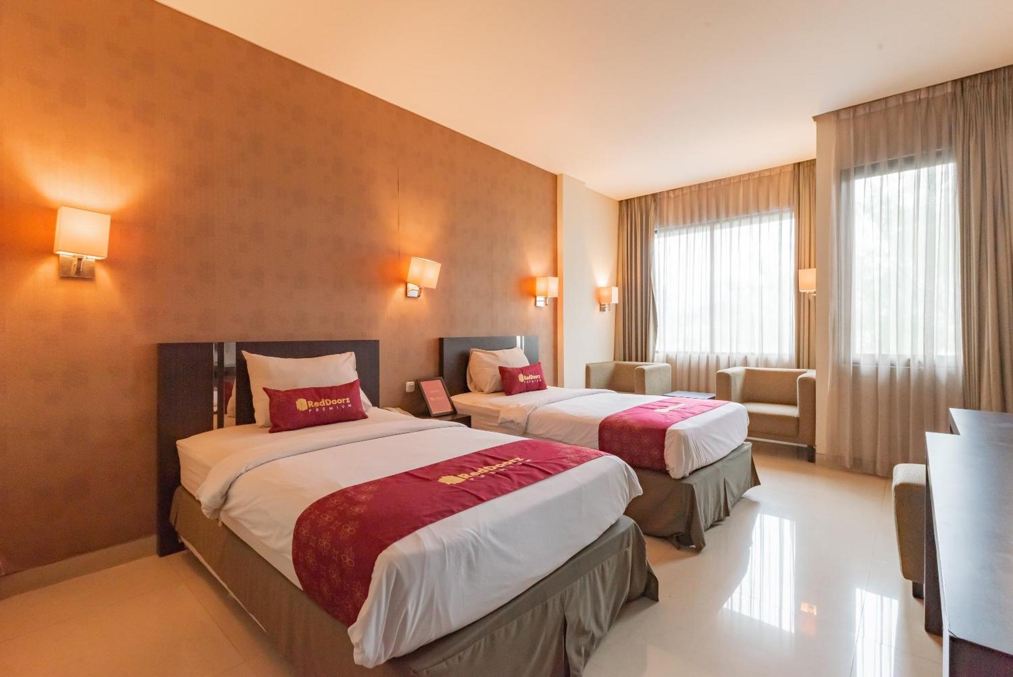 Reddoorz Premium Near Paris Van Java Mall บันดุง ภายนอก รูปภาพ