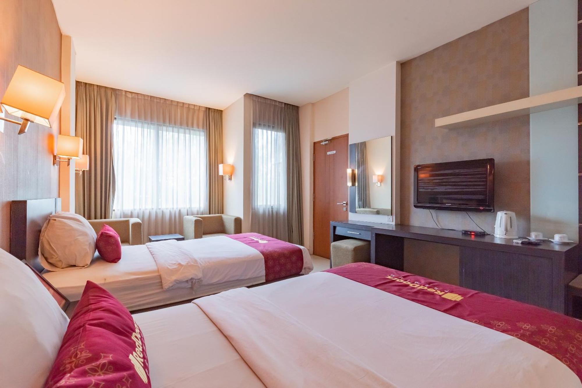 Reddoorz Premium Near Paris Van Java Mall บันดุง ภายนอก รูปภาพ