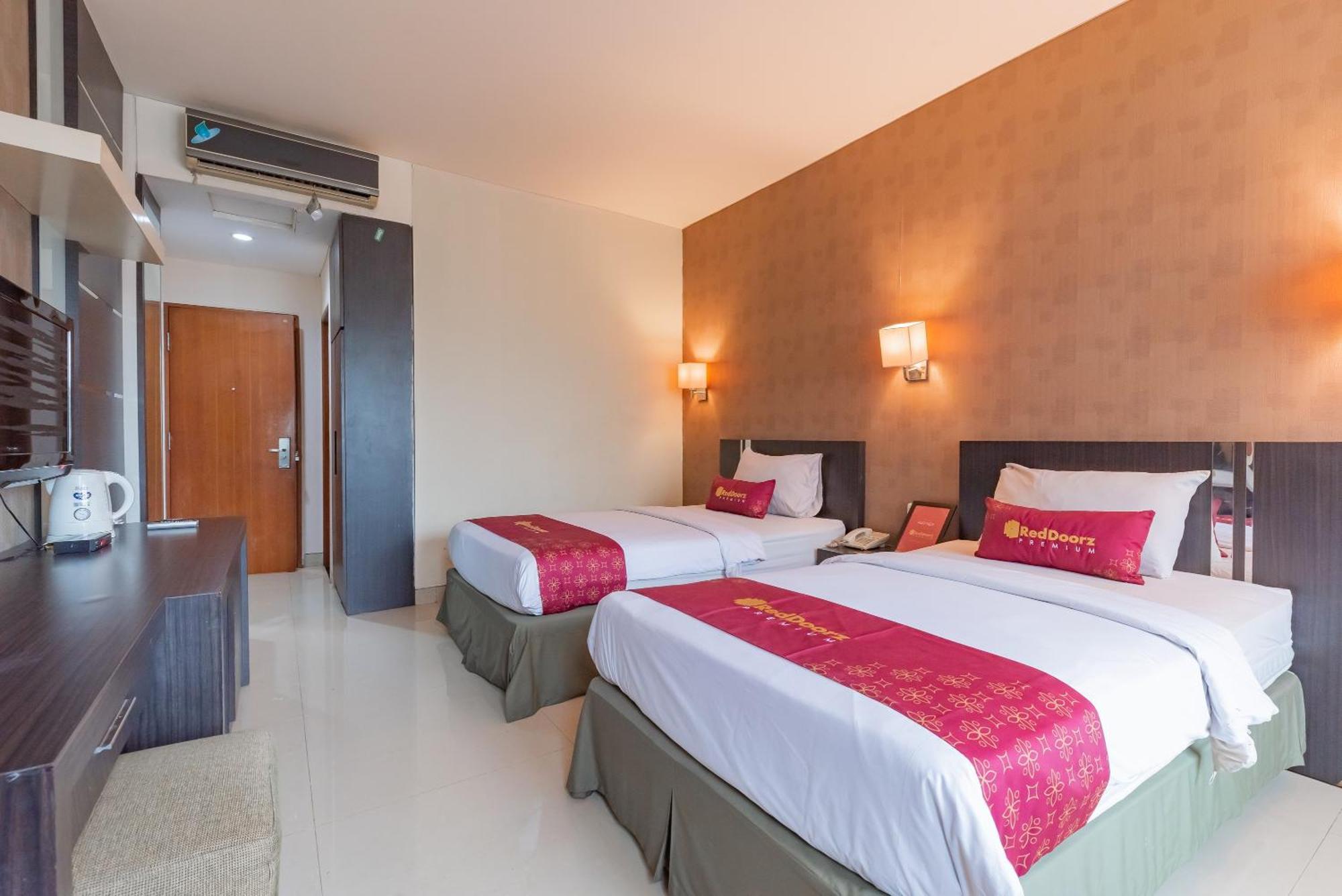 Reddoorz Premium Near Paris Van Java Mall บันดุง ภายนอก รูปภาพ