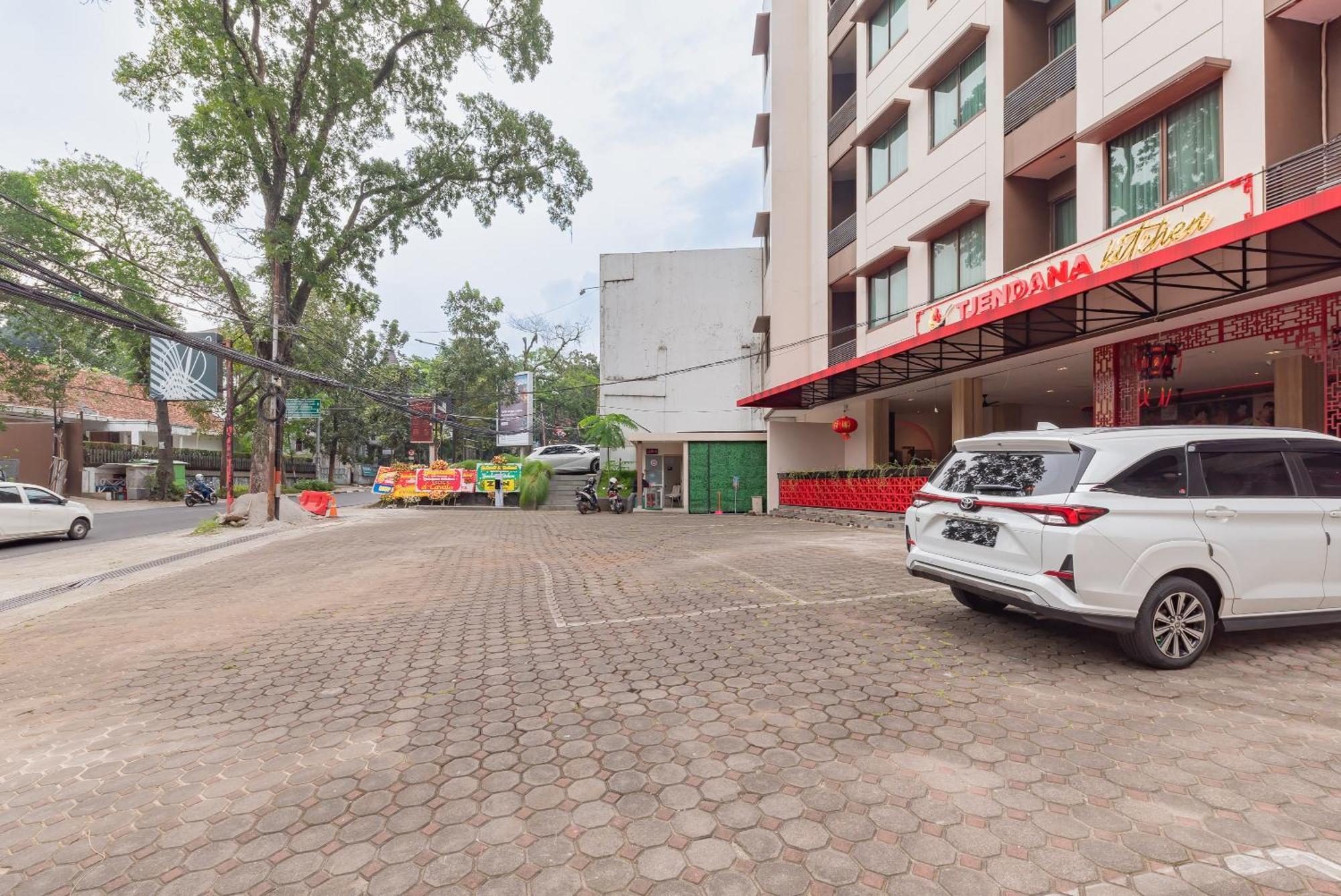 Reddoorz Premium Near Paris Van Java Mall บันดุง ภายนอก รูปภาพ