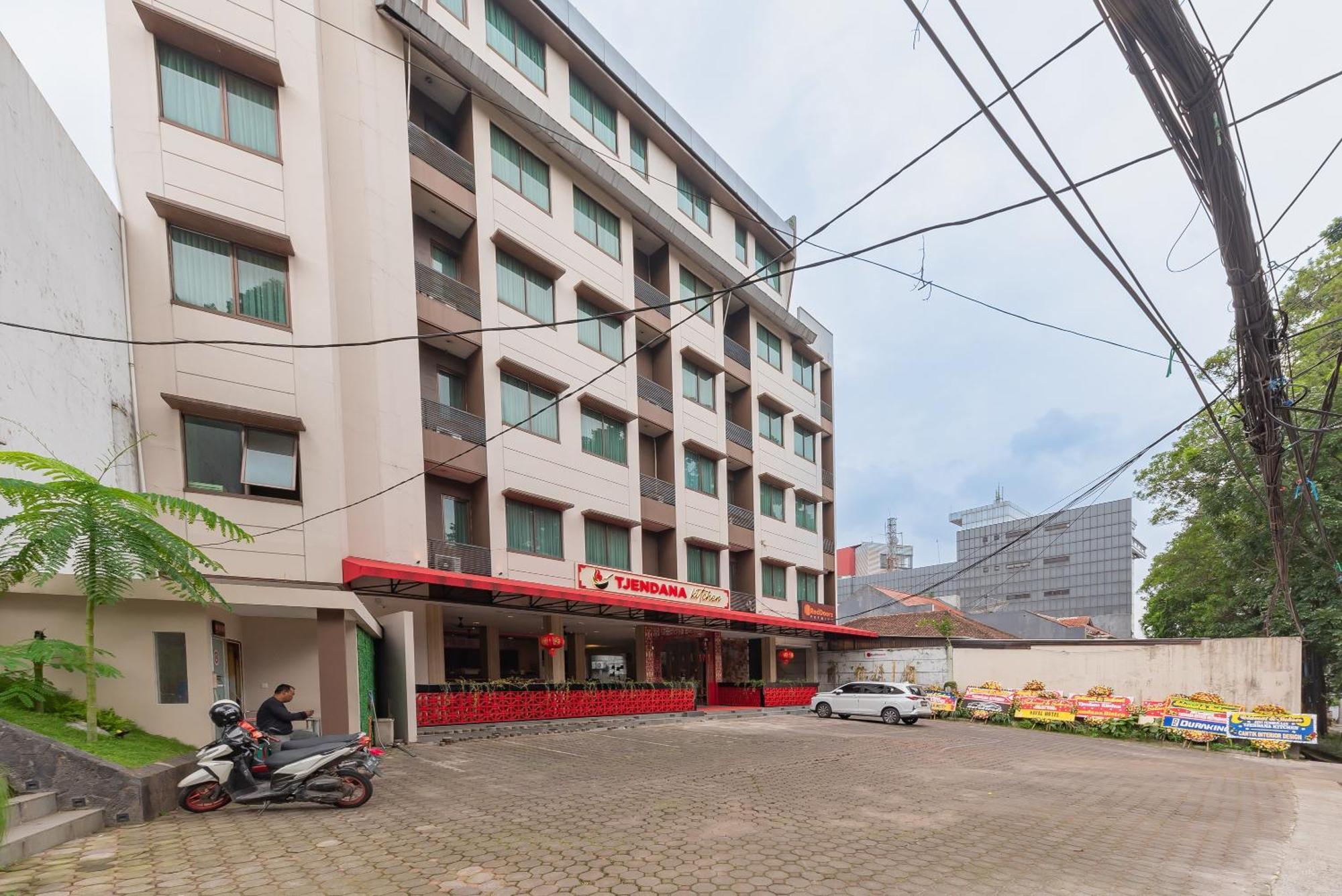 Reddoorz Premium Near Paris Van Java Mall บันดุง ภายนอก รูปภาพ