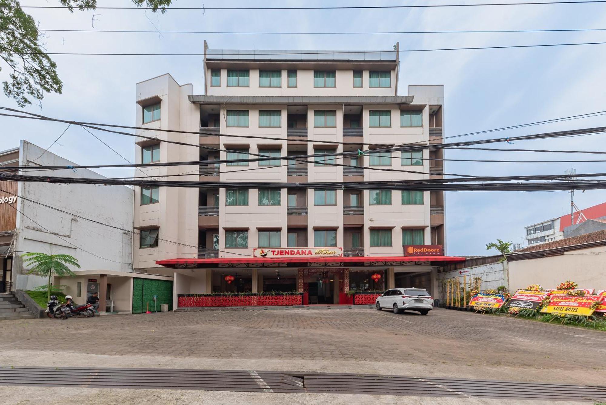 Reddoorz Premium Near Paris Van Java Mall บันดุง ภายนอก รูปภาพ