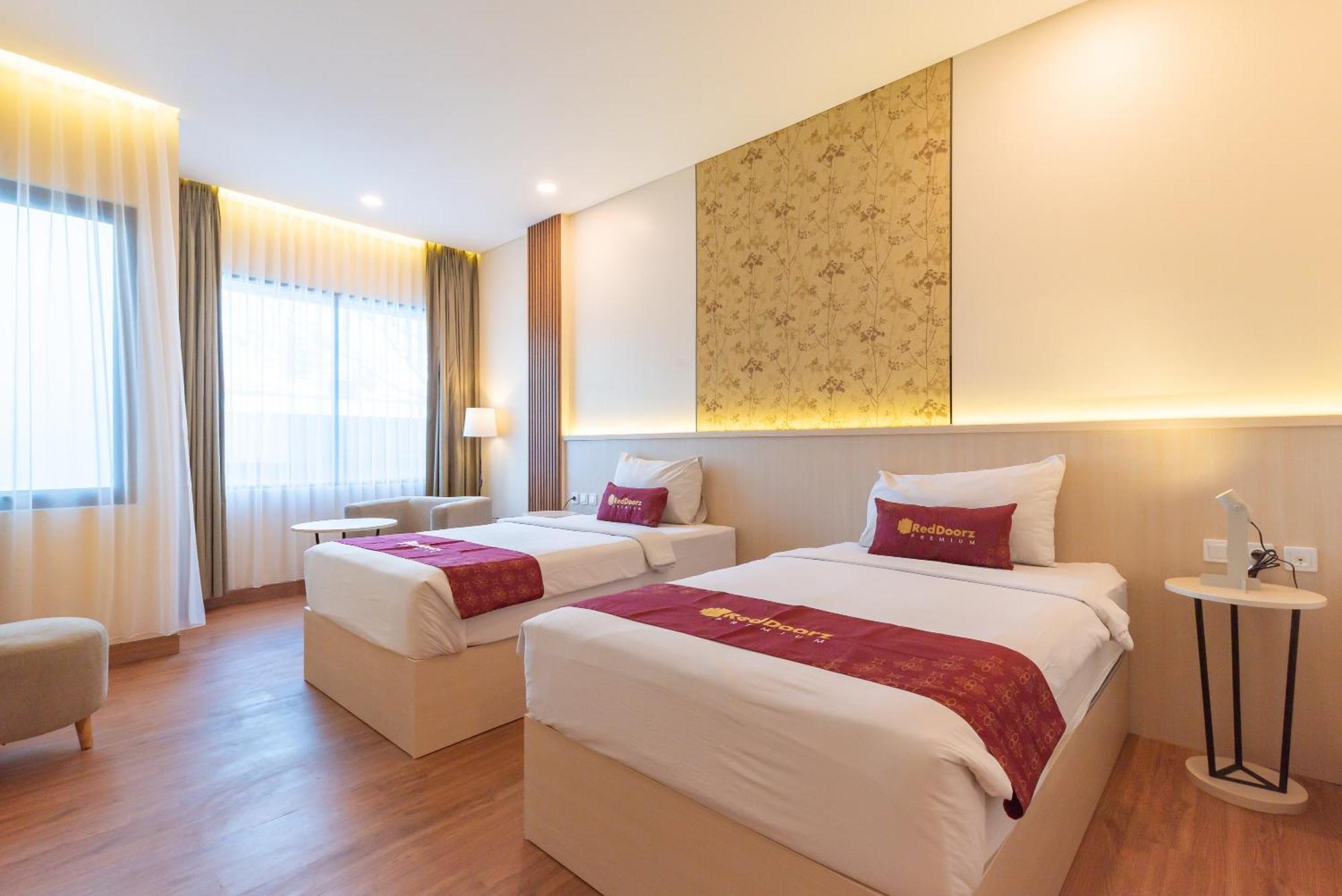 Reddoorz Premium Near Paris Van Java Mall บันดุง ภายนอก รูปภาพ